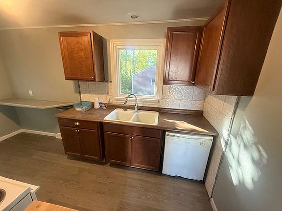 4th image of 2616 Elwood Ave