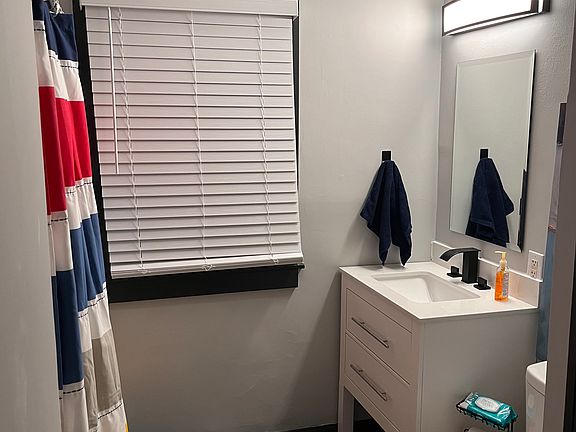 5th image of 1202 Cedrow Dr