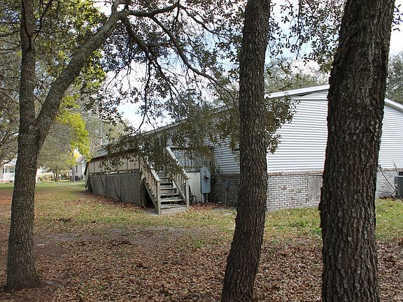 3rd image of 708 Live Oak Drive SW