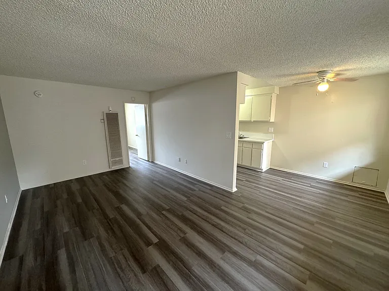 Villa Serena Apts — Photo 15