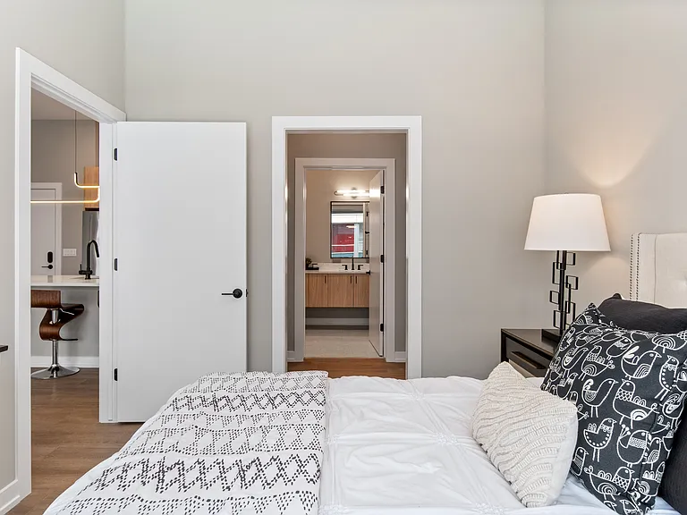 3217 N Clark St — Photo 27