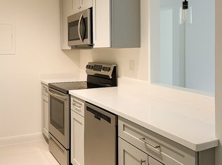 187 Lakeview Dr APT 203, Weston, FL 33326