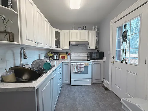 93 Grant Ave Photo 1
