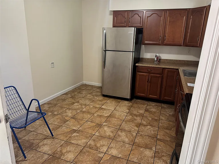 25 Robinson Ave — Photo 6