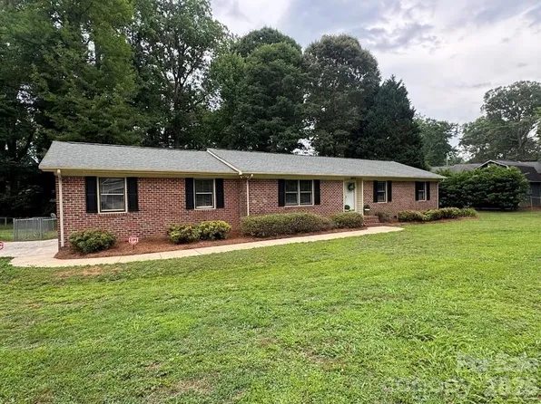 9409 Wedgewood Dr, Huntersville, NC 28078