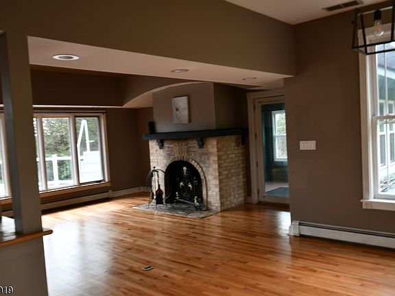 4th image of 4 Highlands Ln