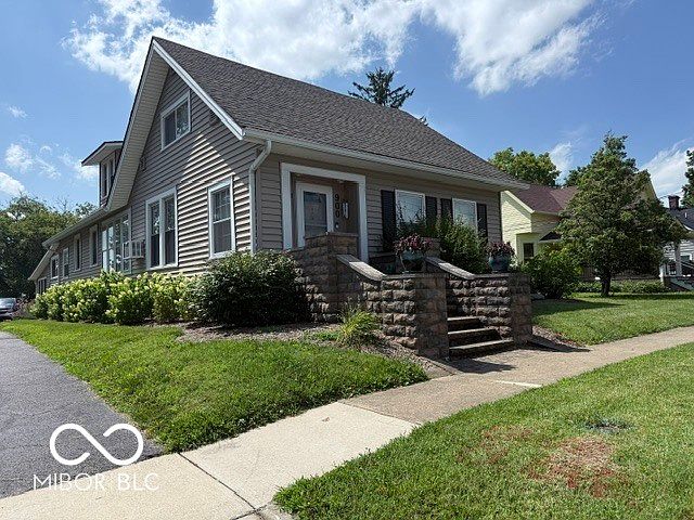 1st image of 900 Walnut St