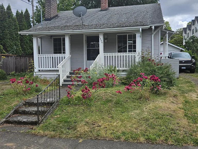 1664 SE Harney St — Photo 2