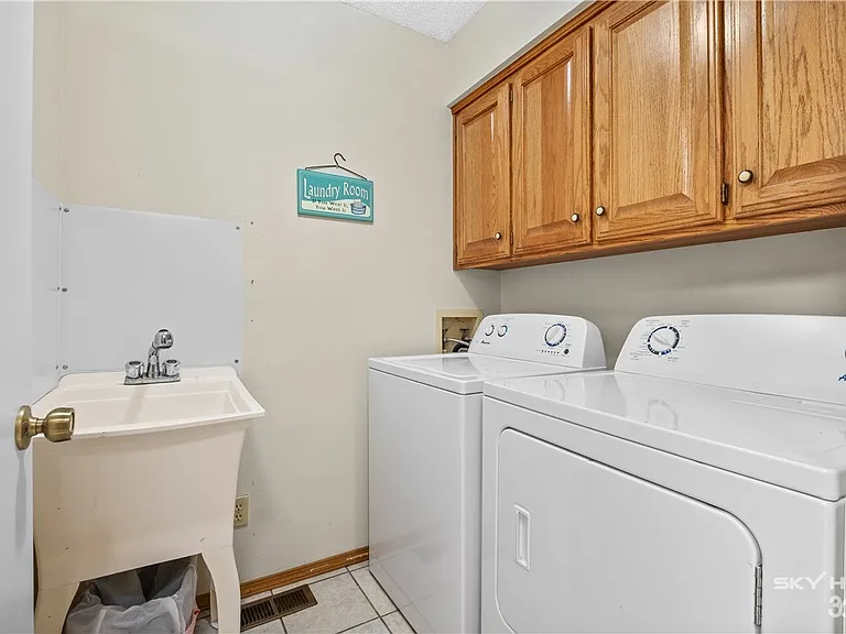 13 Yarmouth Dr — Photo 29