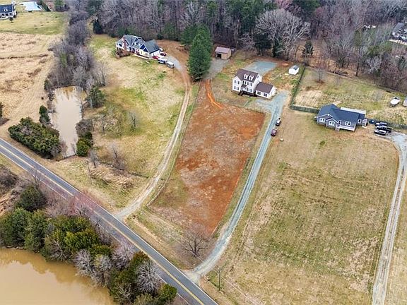 5th image of 4872 Thom Rd