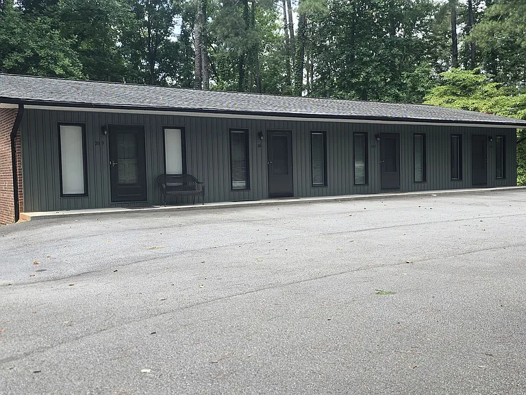 215 Harbor Dr — Photo 1