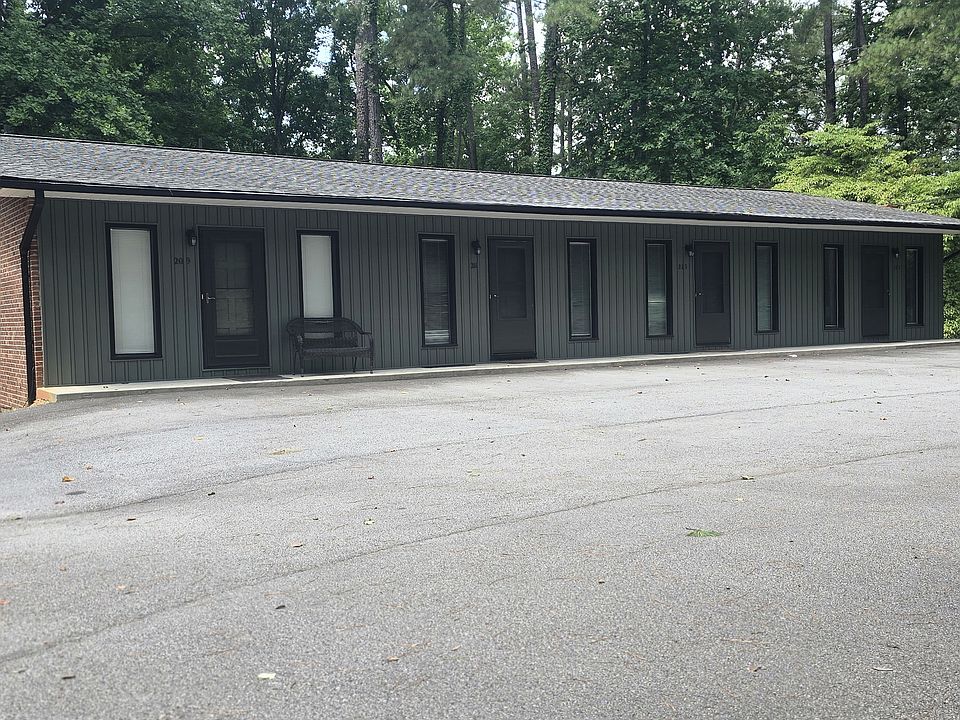 1st image of 215 Harbor Dr