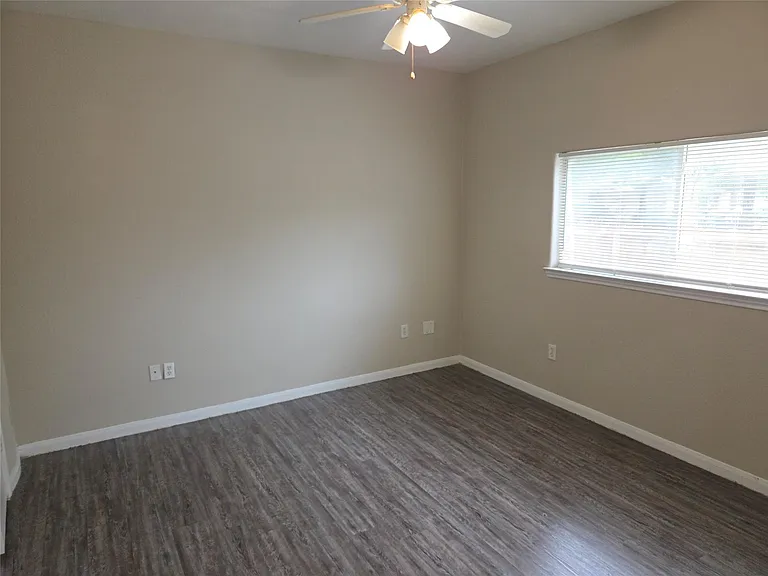 10015 Wiloak St #B — Photo 11