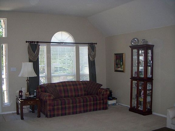 2nd image of 5553 Lawnsberry Dr