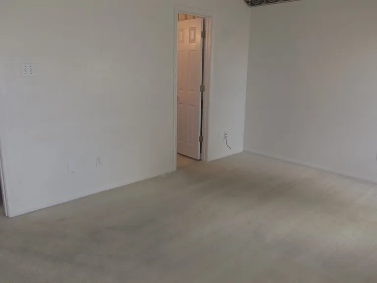 4201 Windwood Dr — Photo 2