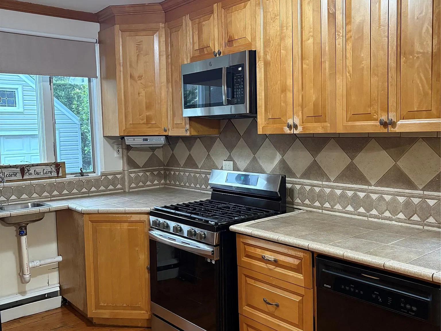 3 bed, 2.0 bath, 1130 sqft, $4,700 — Photo 3
