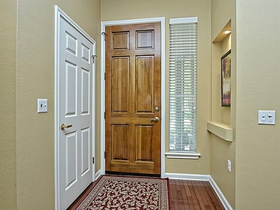 5th image of 106 Hill Country Dr