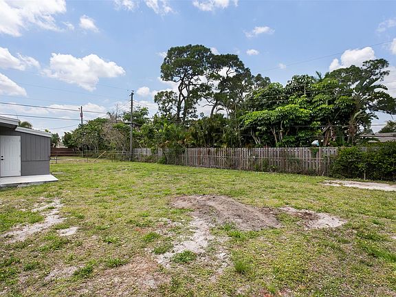 4th image of 2709 NE 1st Avenue