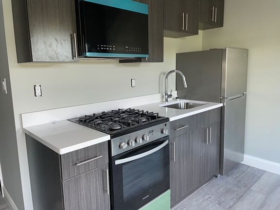 5th image of 100 Shirley Ave APT 204