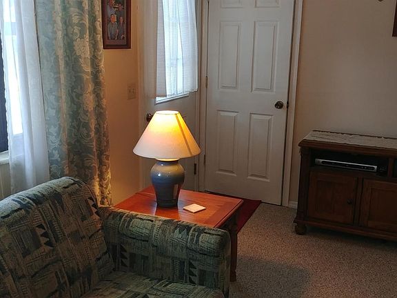 3rd image of 10444 Elizabeth St