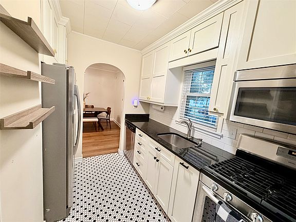 5th image of 3321 52nd St