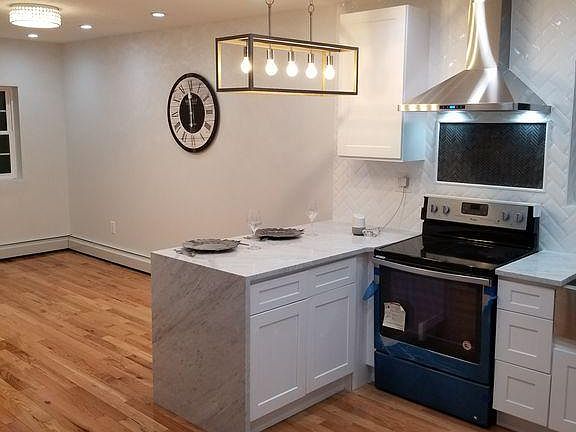 2nd image of 1044 Burke Ave #2/3