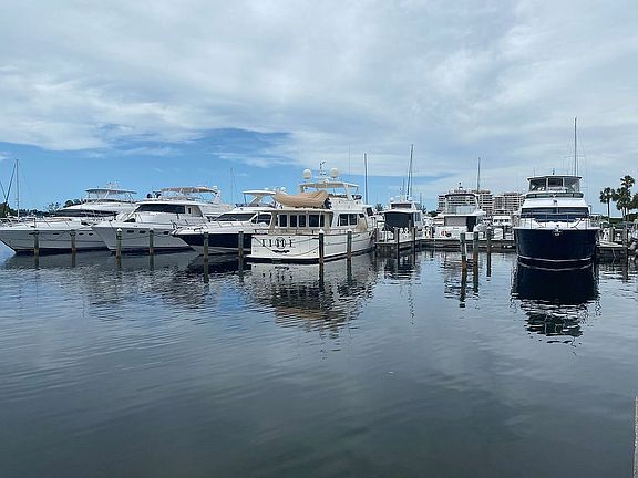 2nd image of 2600 Harbourside Dr #L-06