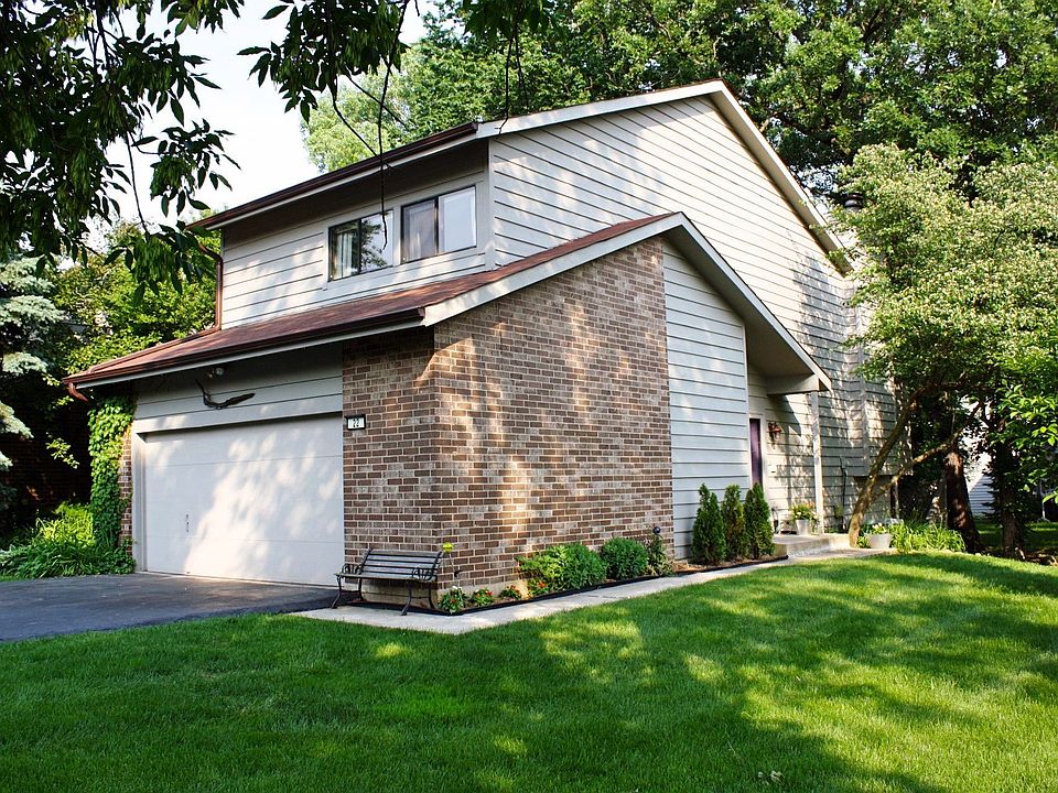 1st image of 22 Commons Dr
