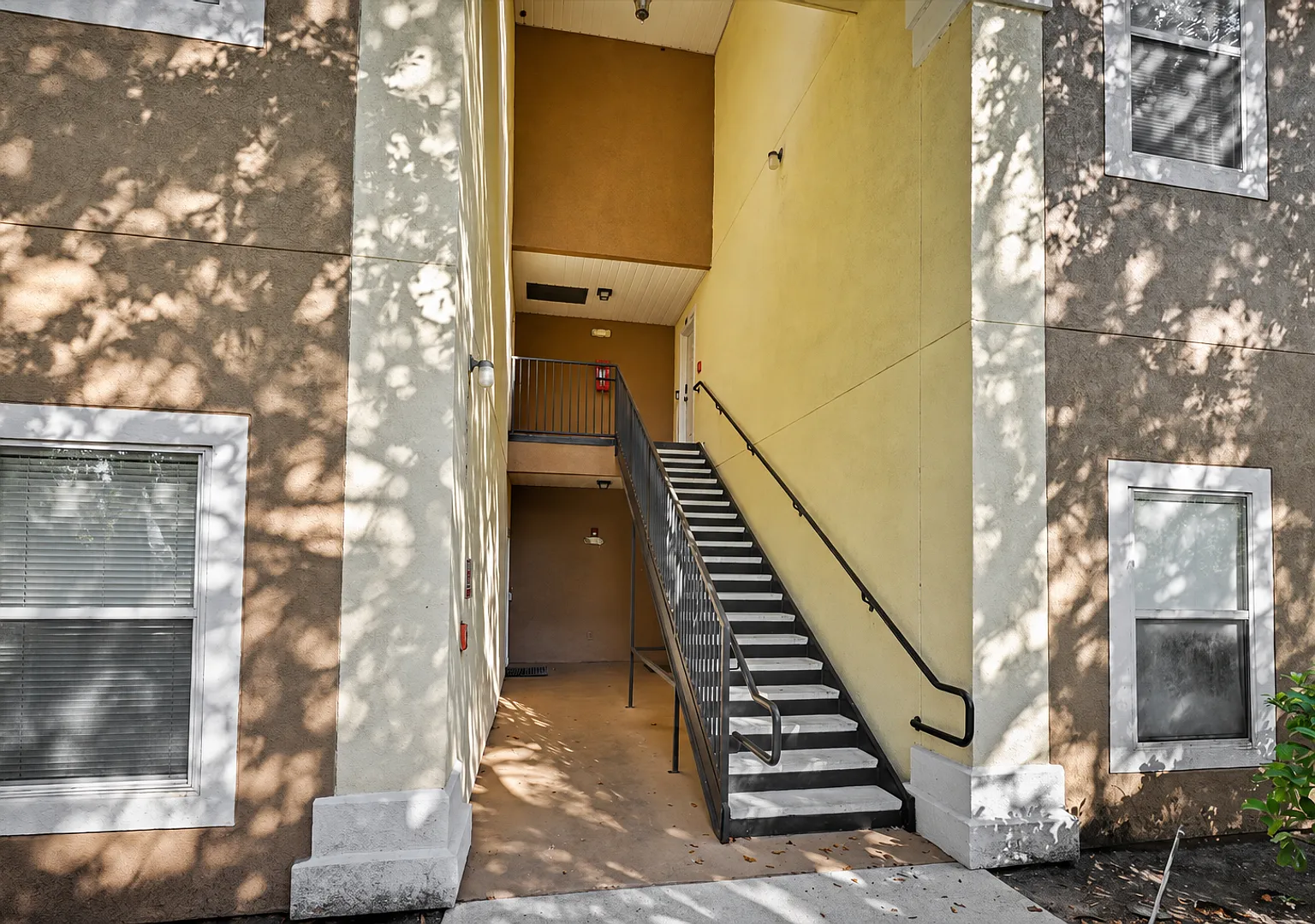 Spacious Updated 3BR/2BA Condo with Modern Finishes & Private Balcony — Photo 1