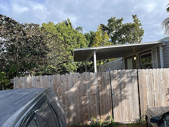 3rd image of 13111 SW 14th St