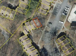 225 K Village Ln, Greensboro, NC 27409