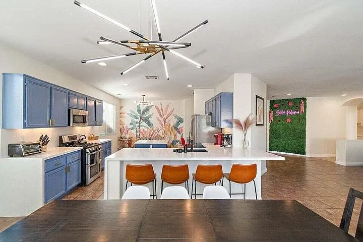 5 bed, 2502 sqft, $7,500 — Photo 1