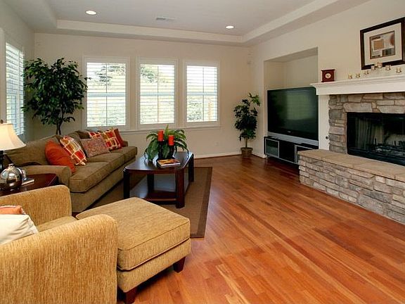 4th image of 20 Deerfield Dr