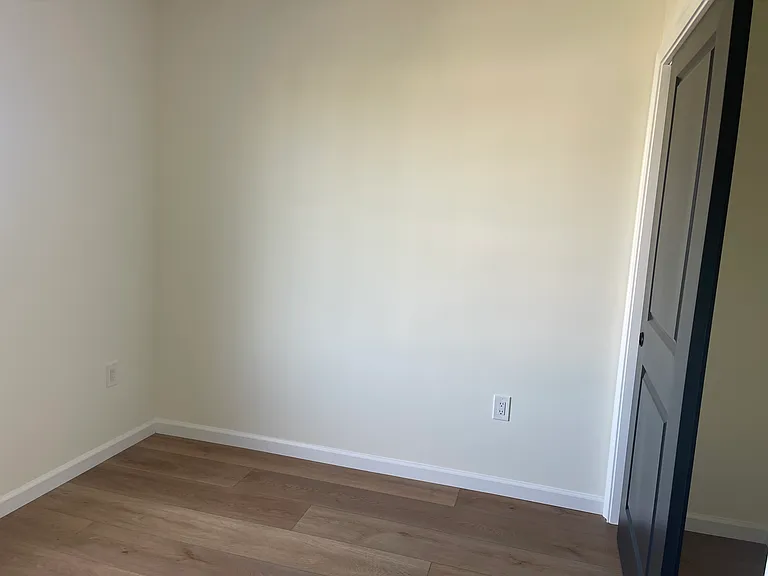 792 Olympia Blvd — Photo 10
