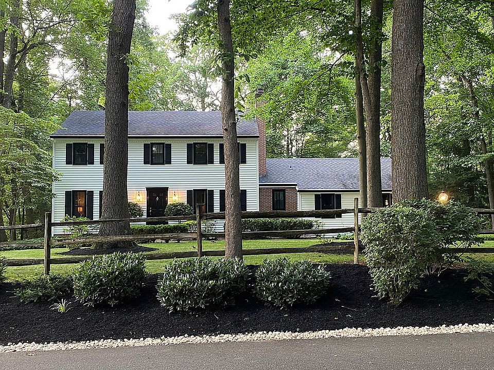 2nd image of 943 Woodridge Blvd