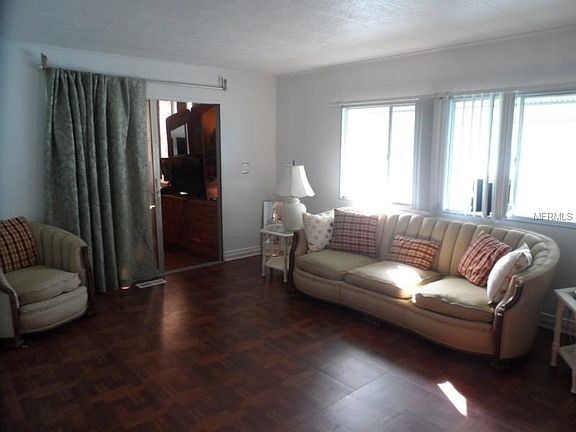 5th image of 2911 Holly Ave