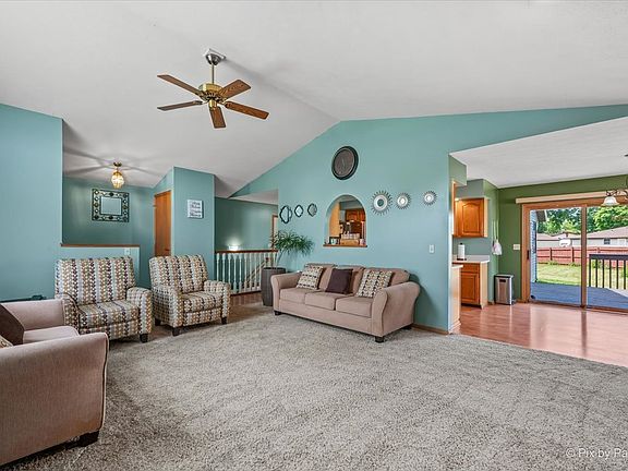 3rd image of 811 Arnold Ave