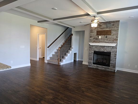 3rd image of 509 Kinslow Ln
