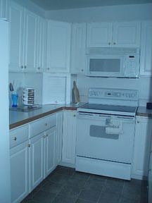 4th image of 911 W Lake St #11