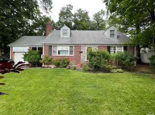 19 South Dr, Manhasset, NY 11030