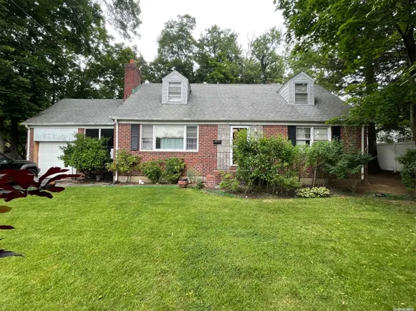 19 South Drive, Manhasset, NY 11030