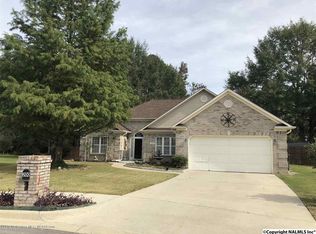 200 Deer Tracks Cir, Owens Cross Roads, AL 35763