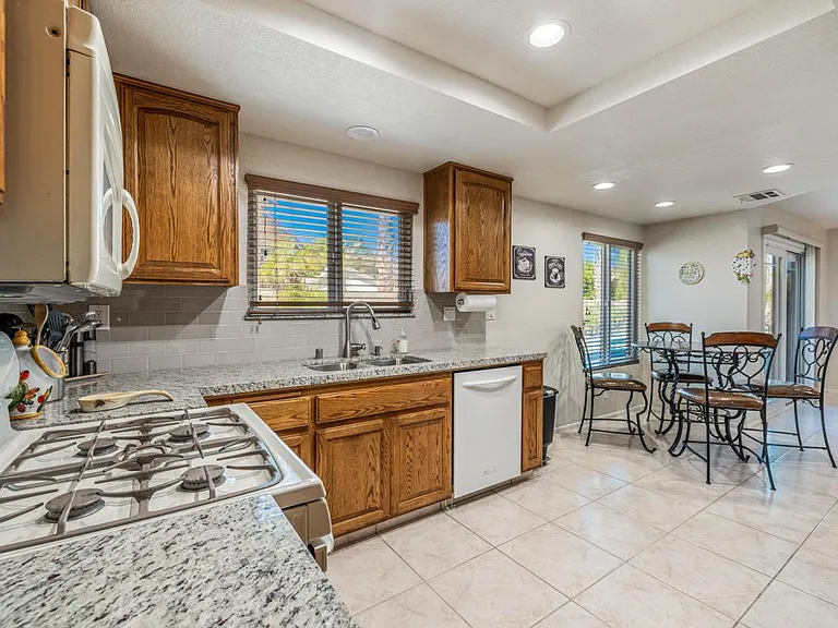 49035 Tango Ct — Photo 26
