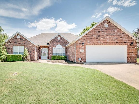 3rd image of 1238 S Saint Andrews Cir