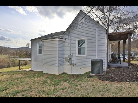 5th image of 2900 Berkley Dr