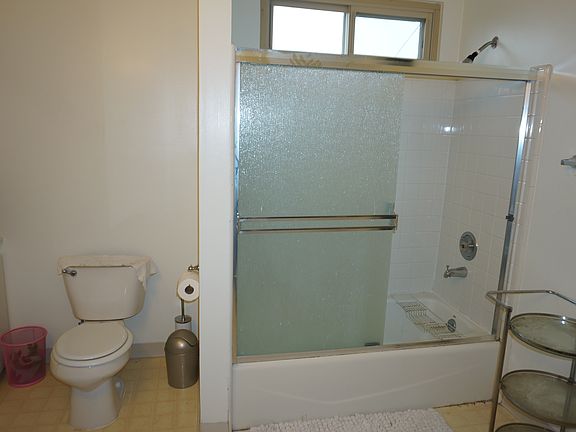 3rd image of 6415 W 87th Pl