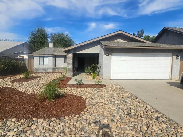 3216 Renn Ave, Clovis, CA 93611