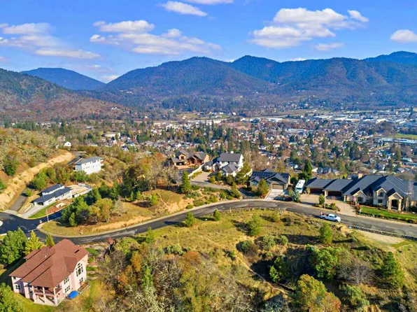 1172 NW Starlite Pl, Grants Pass, OR 97526