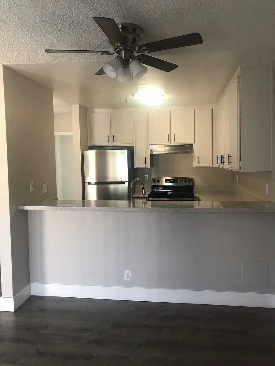 Building Photo - 4067 Van Dyke Ave #3