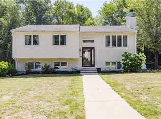 37 Oak Hill Dr, Johnston, RI 02919